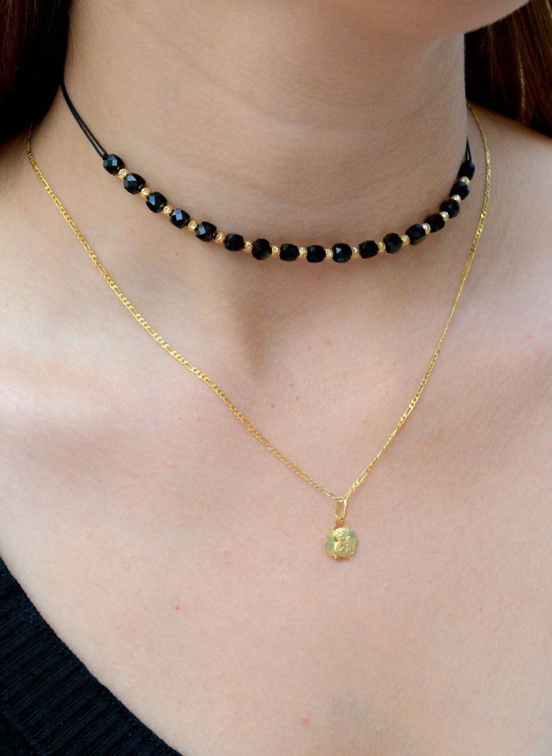 Zawieszka złota 333 medalik okrągły ZA 1641 333. Zawieszka złota 333 medalik okrągły 'Matka Boska'. Medalik będący wspaniałą pamiątką i prezentem z okazji chrztu, komunii czy bierzmowania. Zawieszka.jpg